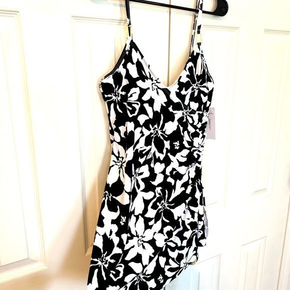 ✅Liz Claiborne Black and White Floral swim dress - Picture 3 of 13